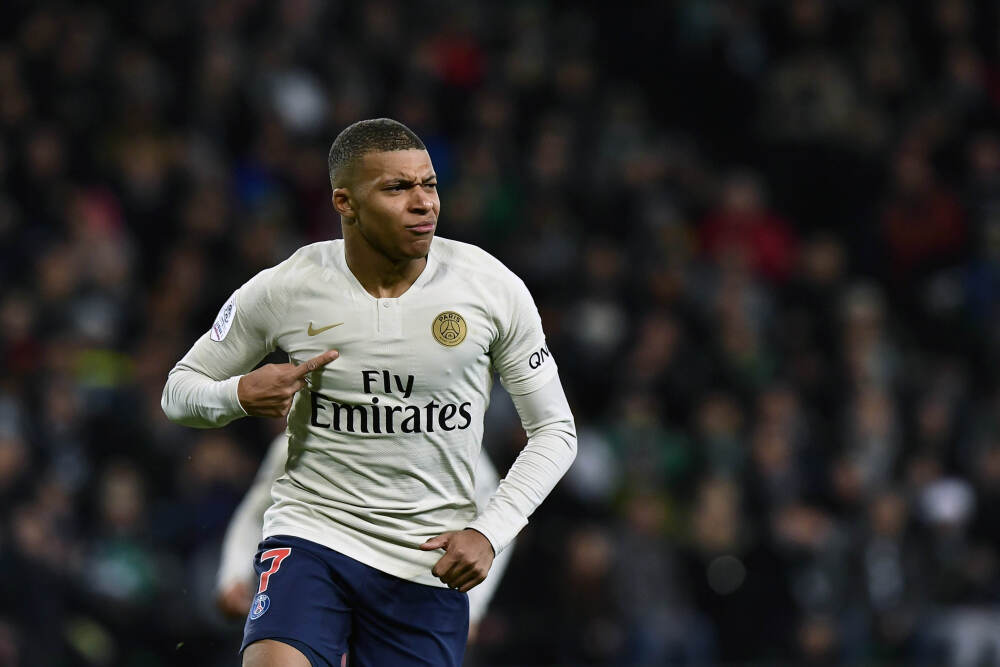 真差一个级别！文班与霍姆格伦交手数据：前者分板助帽全面压制